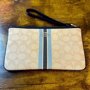 COACH 🐎 Corner Zip